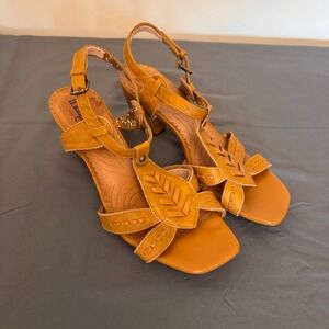 Indigo by Clarks Womens 8M Tan Leather Block Heel Sandals 61253 Boho Square Toe